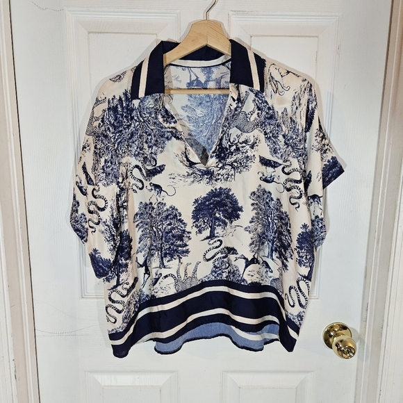 Tops - Blue And White Toile Print Satiny V-Neck Blouse Contrasting Trim Unbranded Large